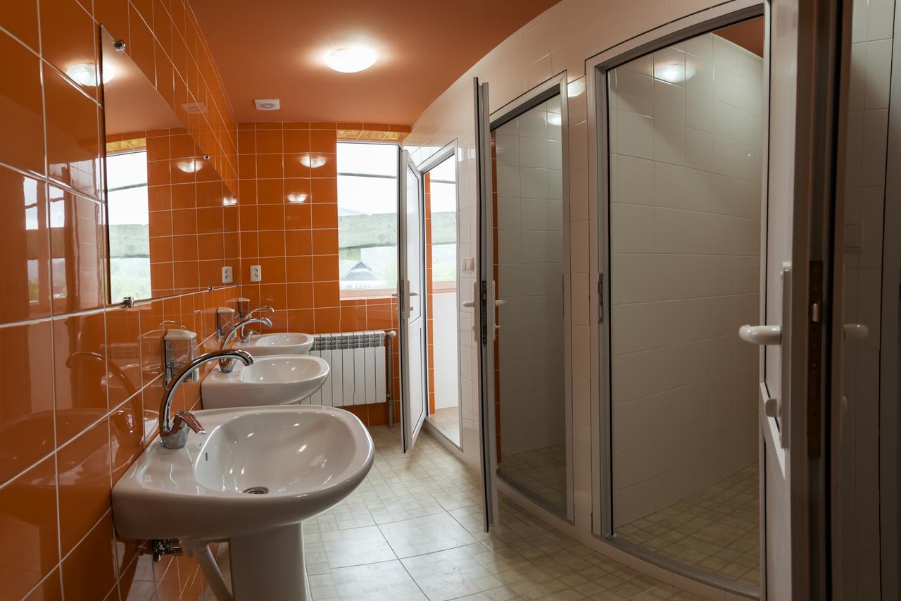 Dream Hostel Carpathians Rakhiv Exterior photo