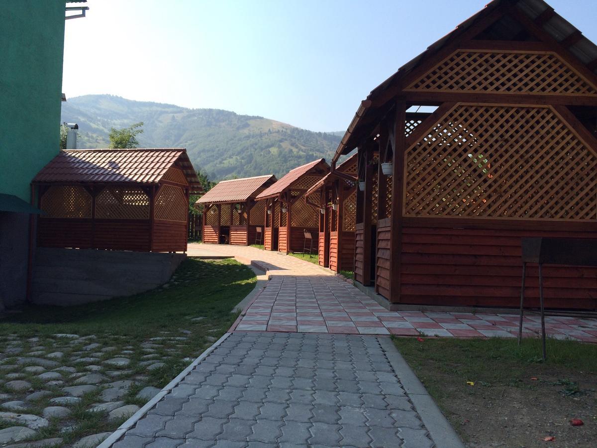 Dream Hostel Carpathians Rakhiv Exterior photo