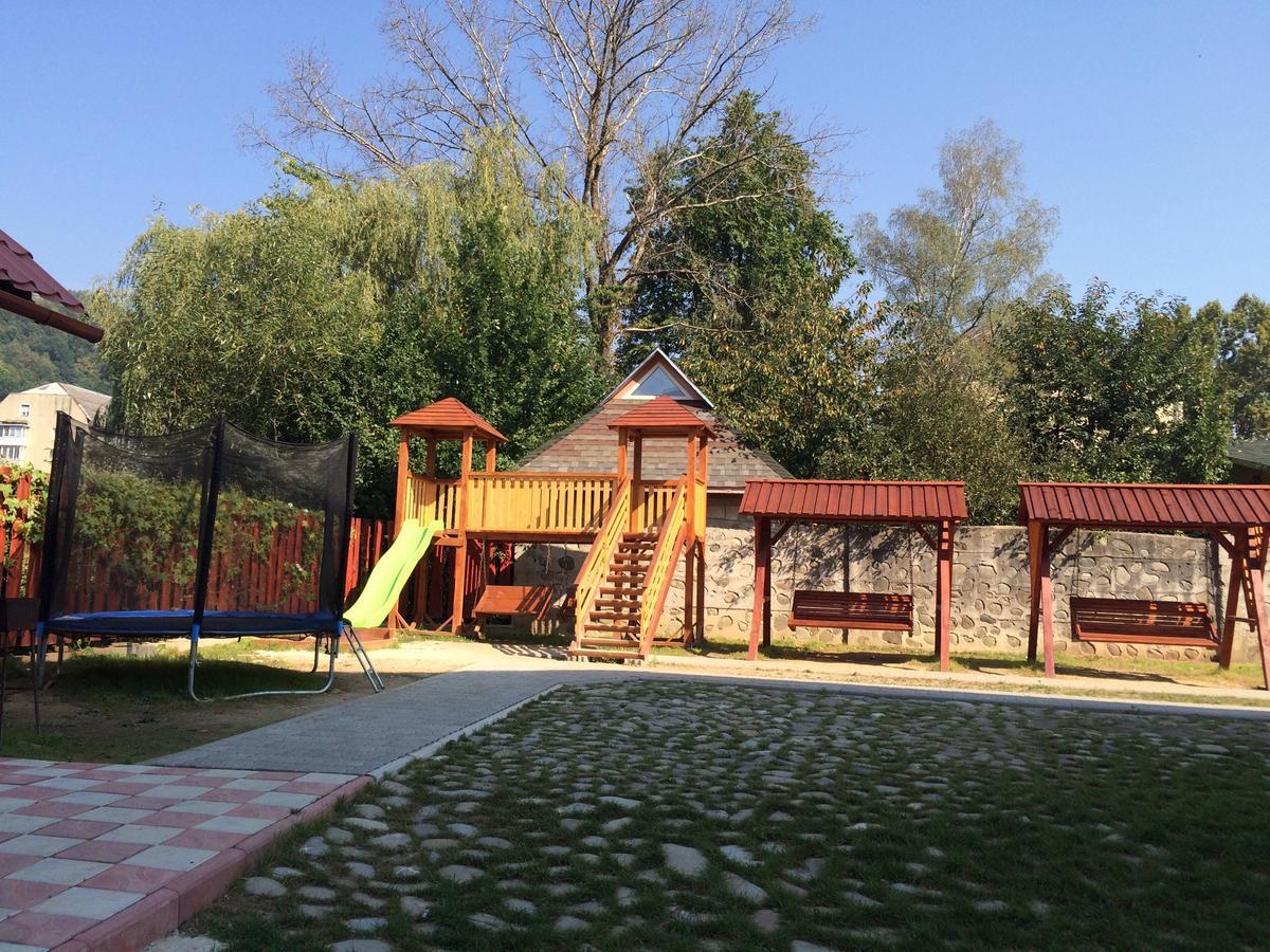 Dream Hostel Carpathians Rakhiv Exterior photo